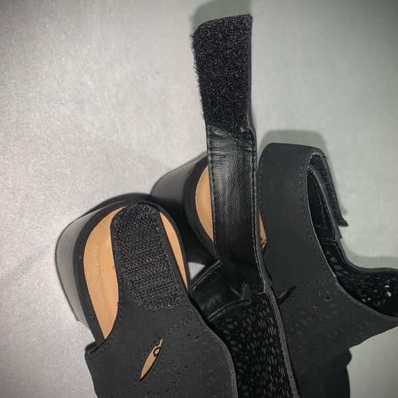 Super Cute Ankle Velcro Strap-On Heeled Booties! - Picture 5 of 7